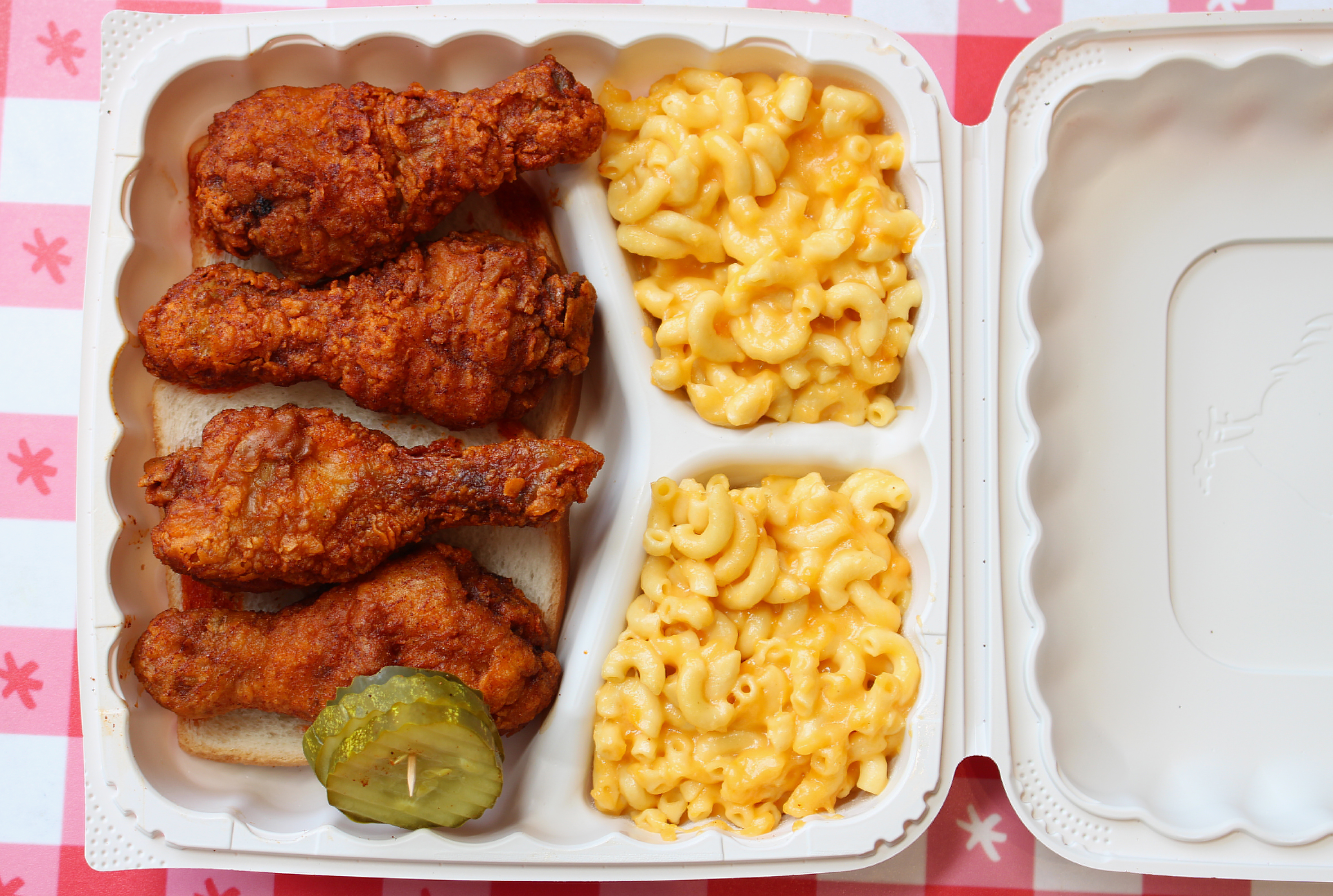 Nashville hot chicken drumsticks with hot sauce
